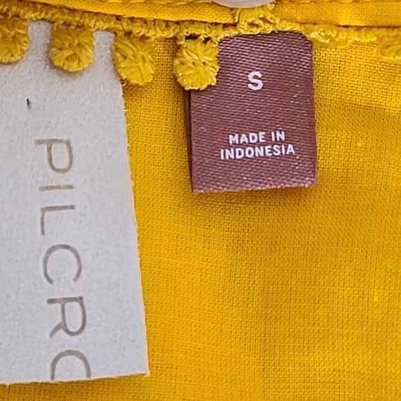 Anthropologie Pilcro Velvet Floral Appliqued Blouse Top In Gold Yellow - Picture 6 of 9